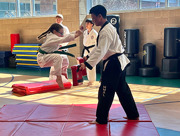 Elgin girl jump split kick